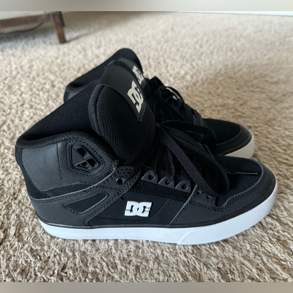 DC Sneakers